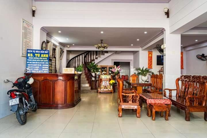 Khach San Tu Anh Hotel Ха Тени Екстериор снимка